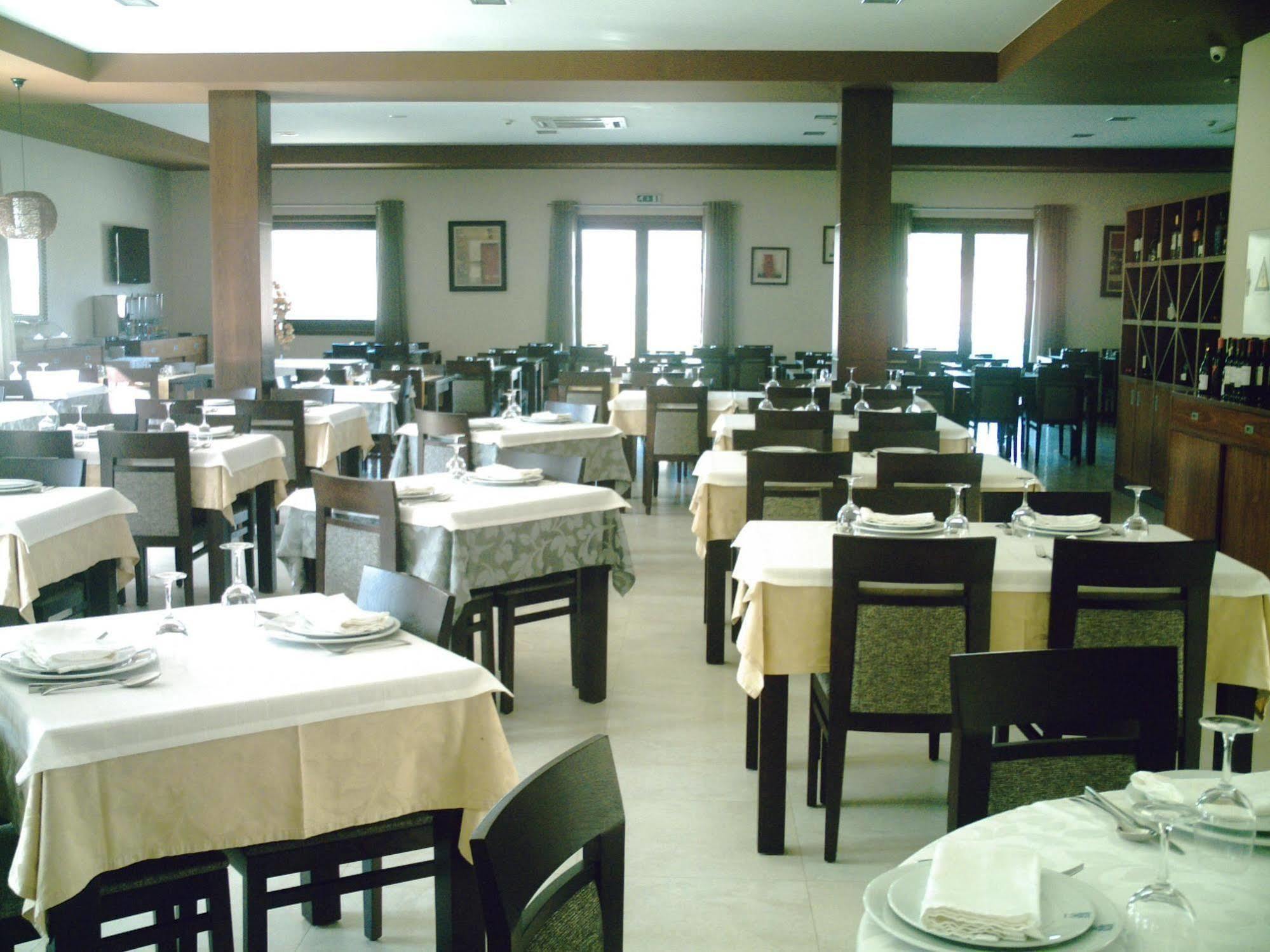 Hotel Do Vale Aguiar da Beira Luaran gambar